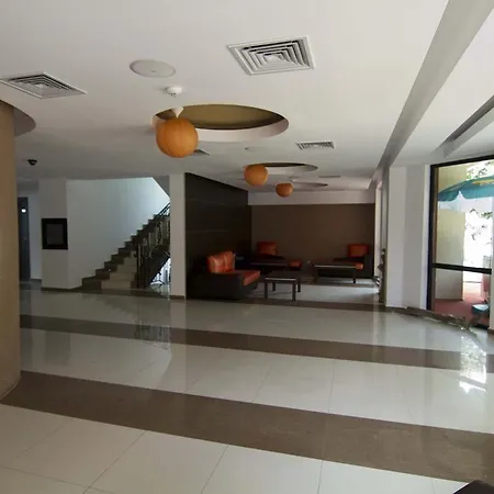 Хотел Salena Plaza